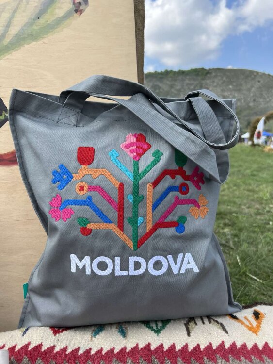 Geantă cu broderie MOLDOVA (2)